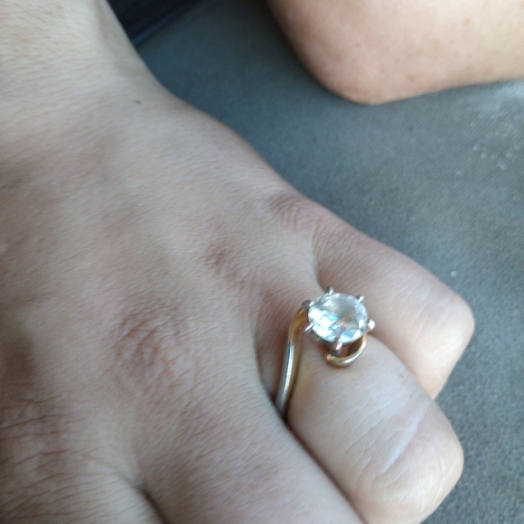 Elegant Gold Ring with Clear Gemstone